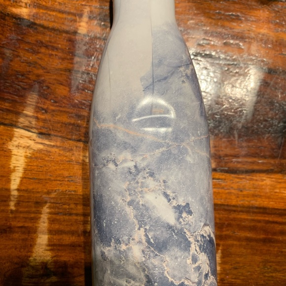 S'well Stainless Steel Water Bottle 17oz (2) - Picture 9 of 10